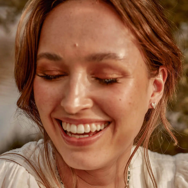 Chlobo Leaf Heart Stud Earrings - Gold