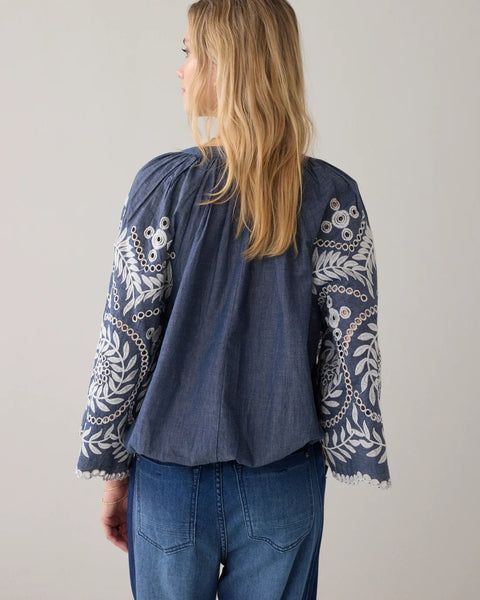 Summumm Woman Embroidered Chambray Top - Indigo