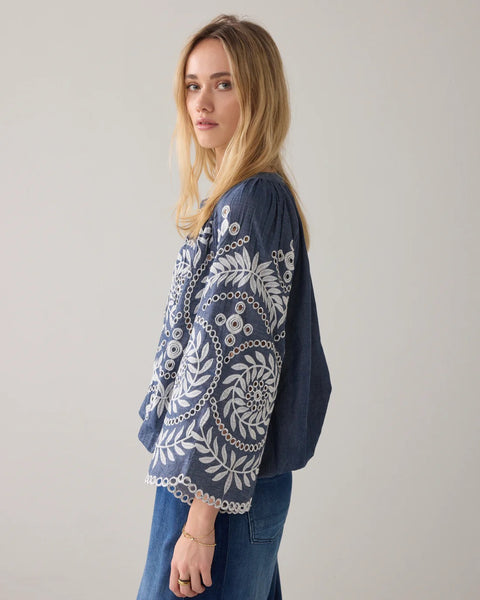 Summumm Woman Embroidered Chambray Top - Indigo