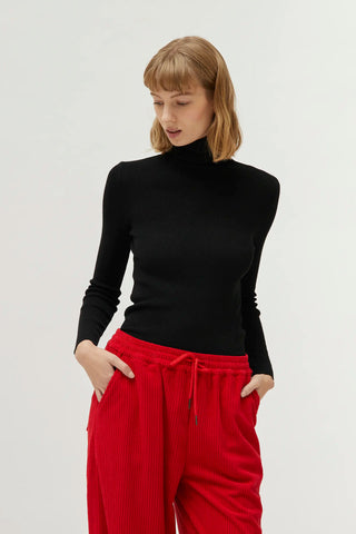 Compañía Fantástica Black Turtle Neck Top