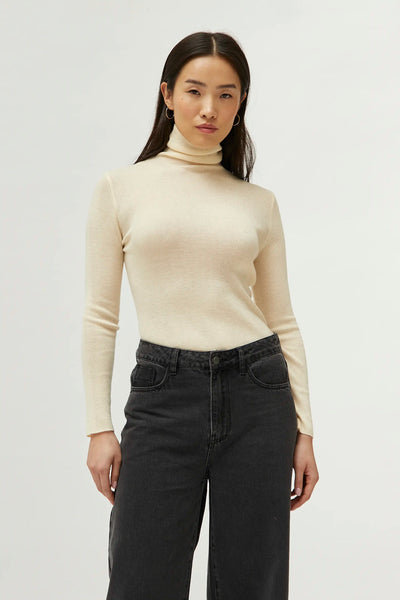 Compañía Fantástica Ecru Turtle Neck