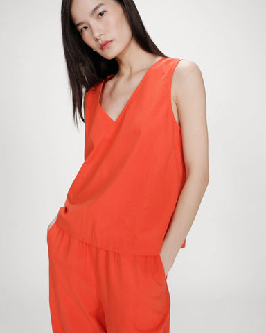 Grace & Mila Vagabond Sleeveless Cotton V Neck Top - Sanguine