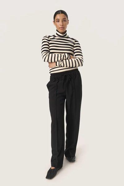 Soaked In Luxury Knitted Spina Turtleneck - Black & White