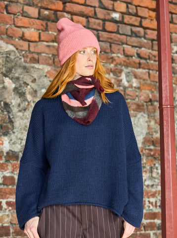 Black Colour BCSISSE Triangle Scarf - Wine